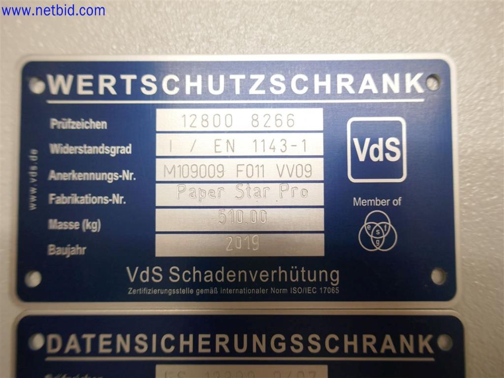 Gepflegte und umfangreiche Laborausstattung -2