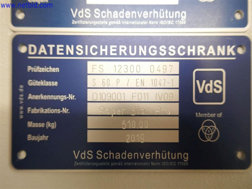 Gepflegte und umfangreiche Laborausstattung -3