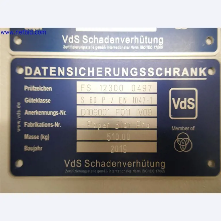 Equipos de laboratorio amplios y en buen estado-3