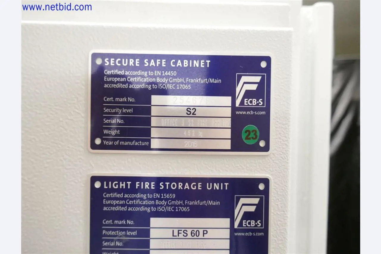 Dobře udržované a rozsáhlé laboratorní vybavení-1