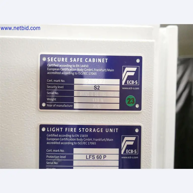 Dobře udržované a rozsáhlé laboratorní vybavení-1