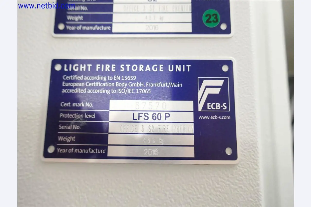 Dobře udržované a rozsáhlé laboratorní vybavení-2