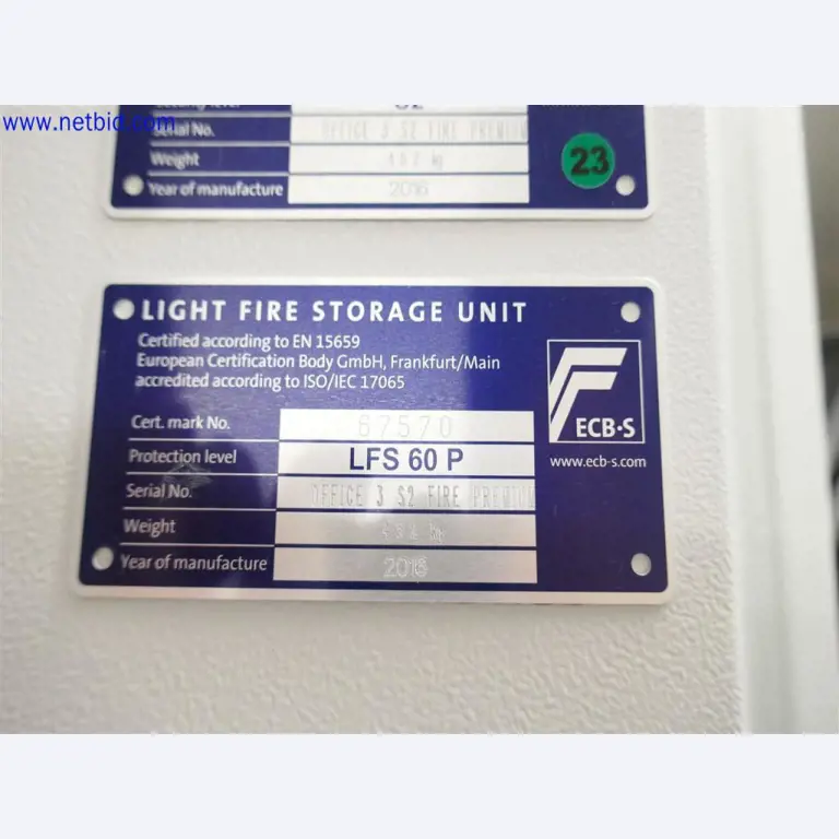 Dobře udržované a rozsáhlé laboratorní vybavení-2