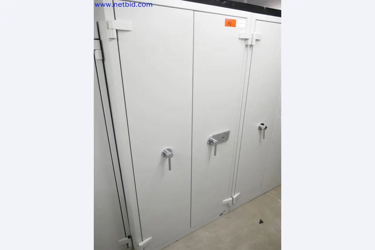 Dobře udržované a rozsáhlé laboratorní vybavení-3