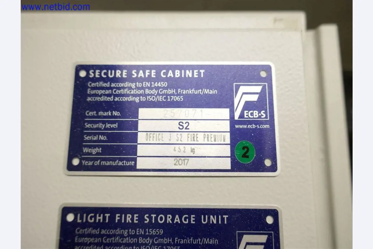 Dobře udržované a rozsáhlé laboratorní vybavení-1