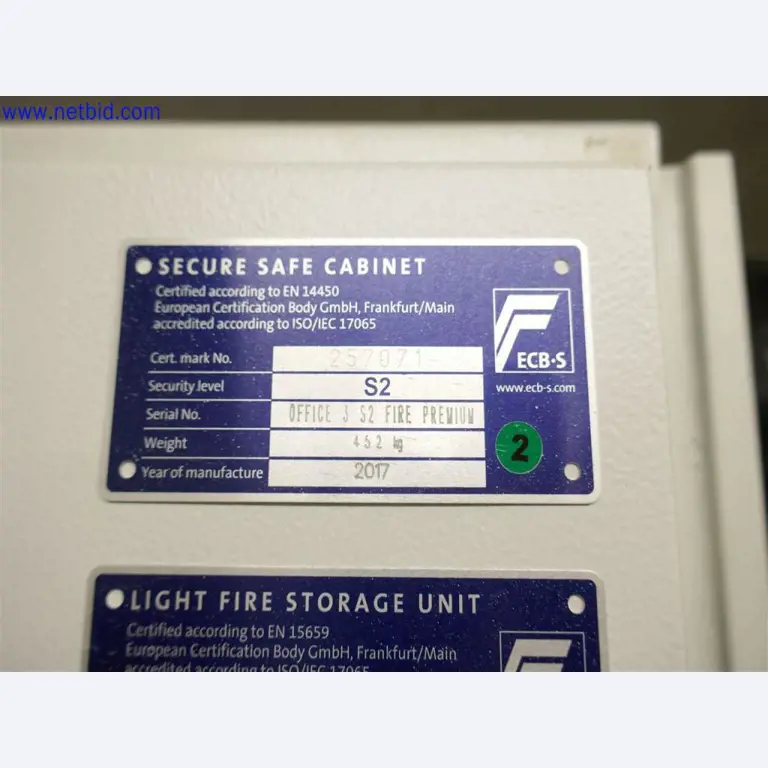 Dobře udržované a rozsáhlé laboratorní vybavení-1