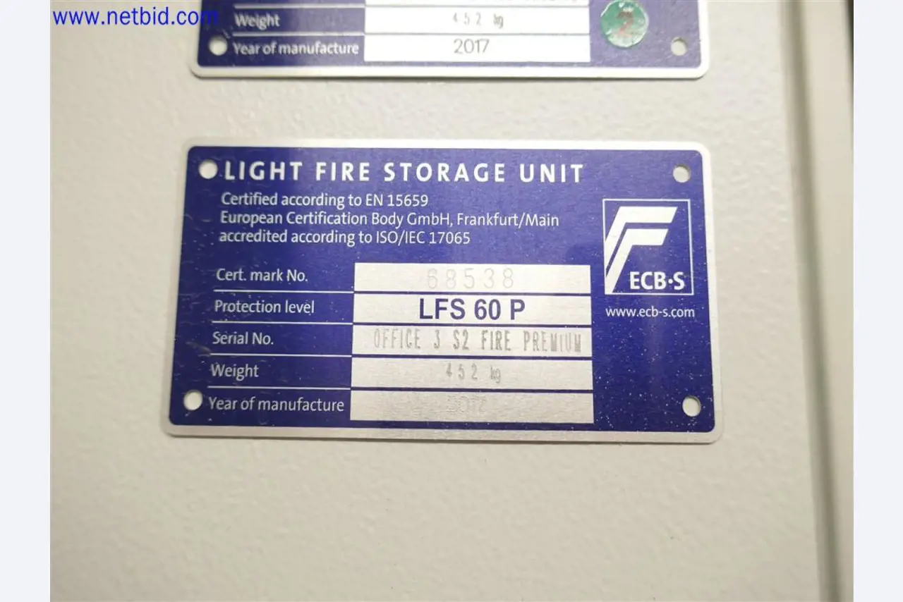 Dobře udržované a rozsáhlé laboratorní vybavení-3