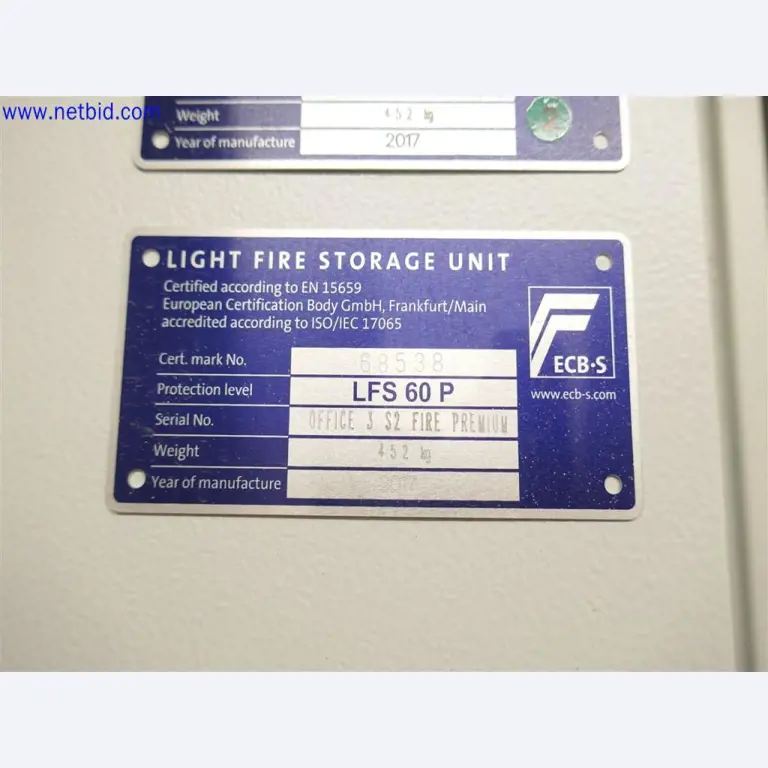 Dobře udržované a rozsáhlé laboratorní vybavení-3