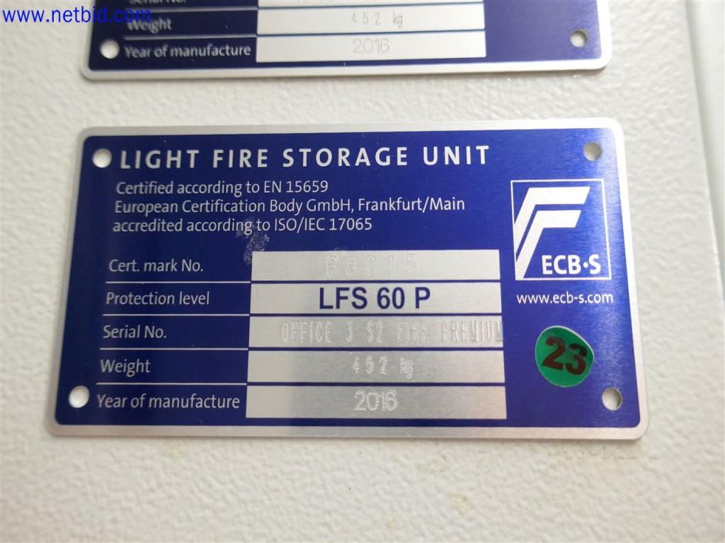 Dobře udržované a rozsáhlé laboratorní vybavení-1