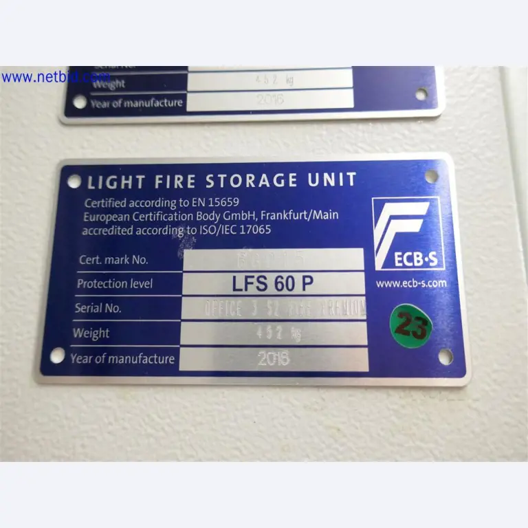 Dobře udržované a rozsáhlé laboratorní vybavení-1