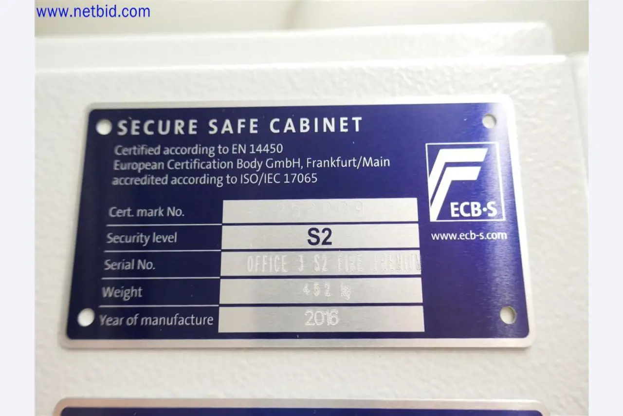 Dobře udržované a rozsáhlé laboratorní vybavení-3