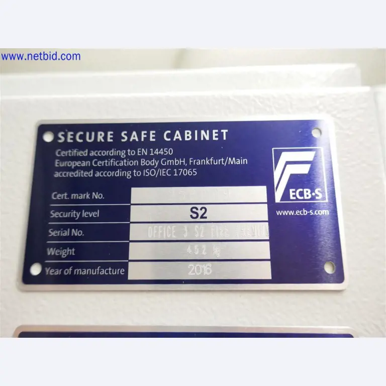 Dobře udržované a rozsáhlé laboratorní vybavení-3