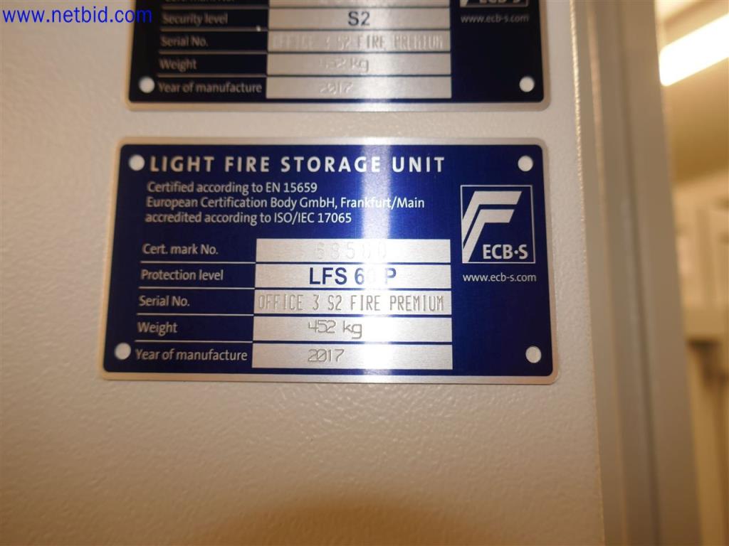 Dobře udržované a rozsáhlé laboratorní vybavení-2