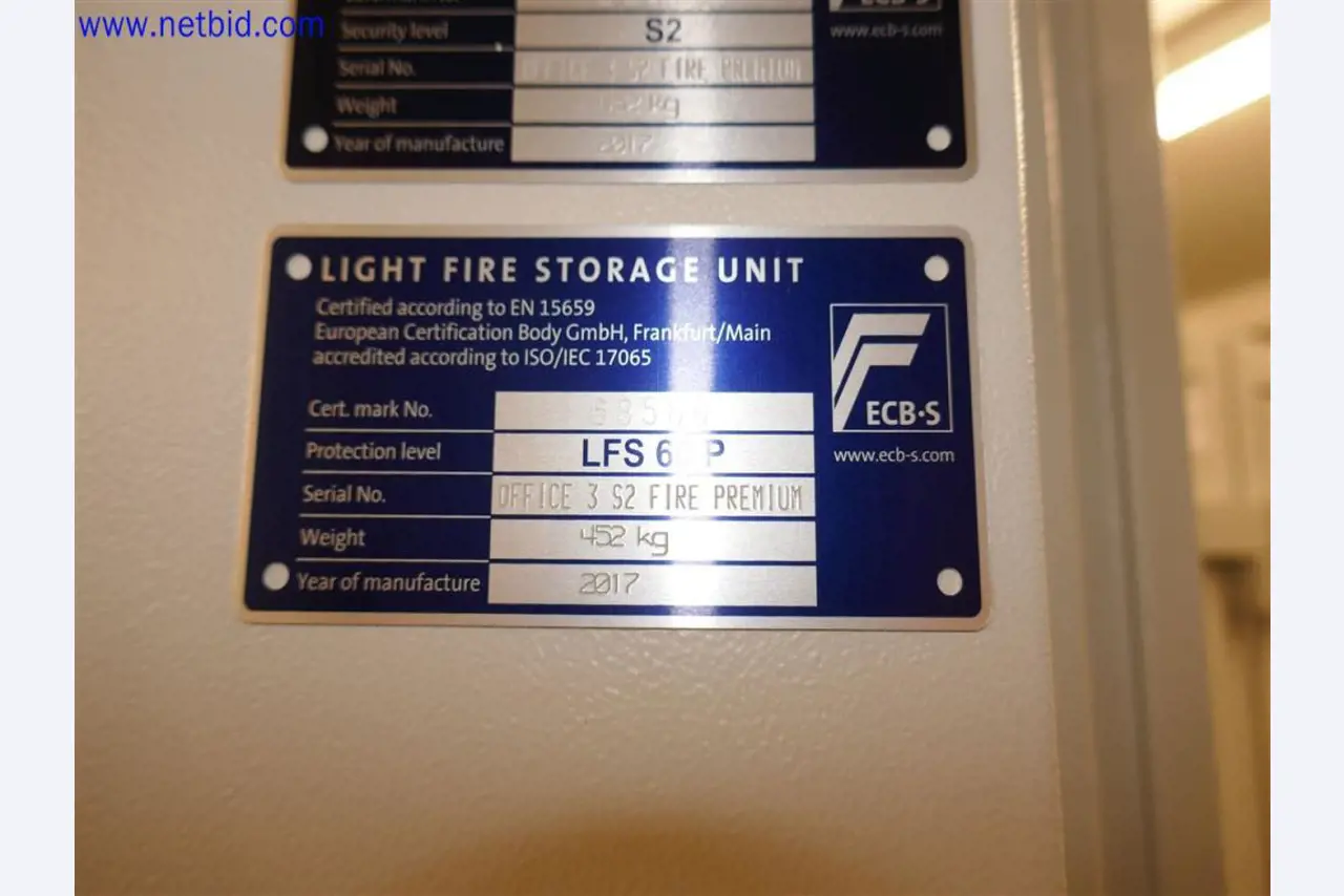 Dobře udržované a rozsáhlé laboratorní vybavení-2