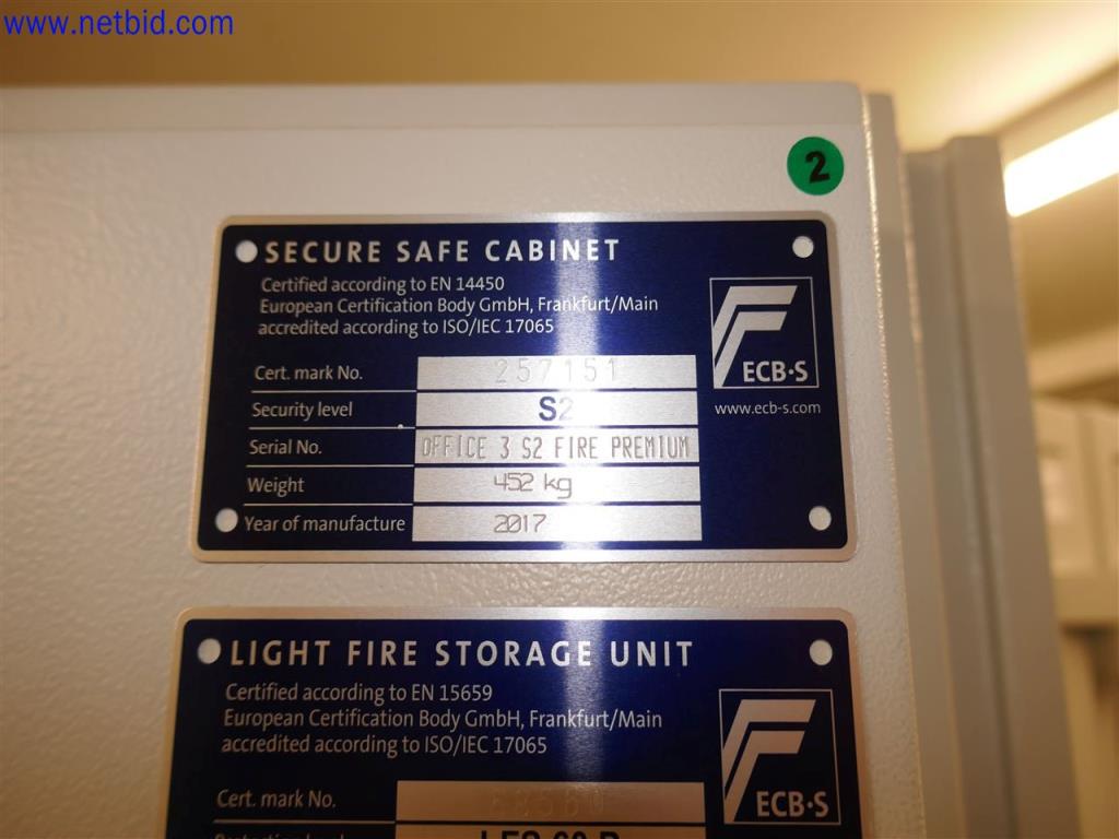 Dobře udržované a rozsáhlé laboratorní vybavení-3