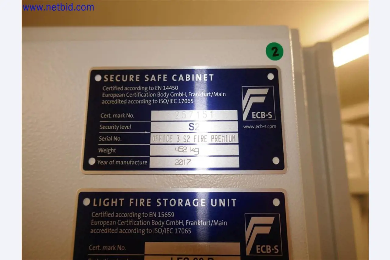 Dobře udržované a rozsáhlé laboratorní vybavení-3