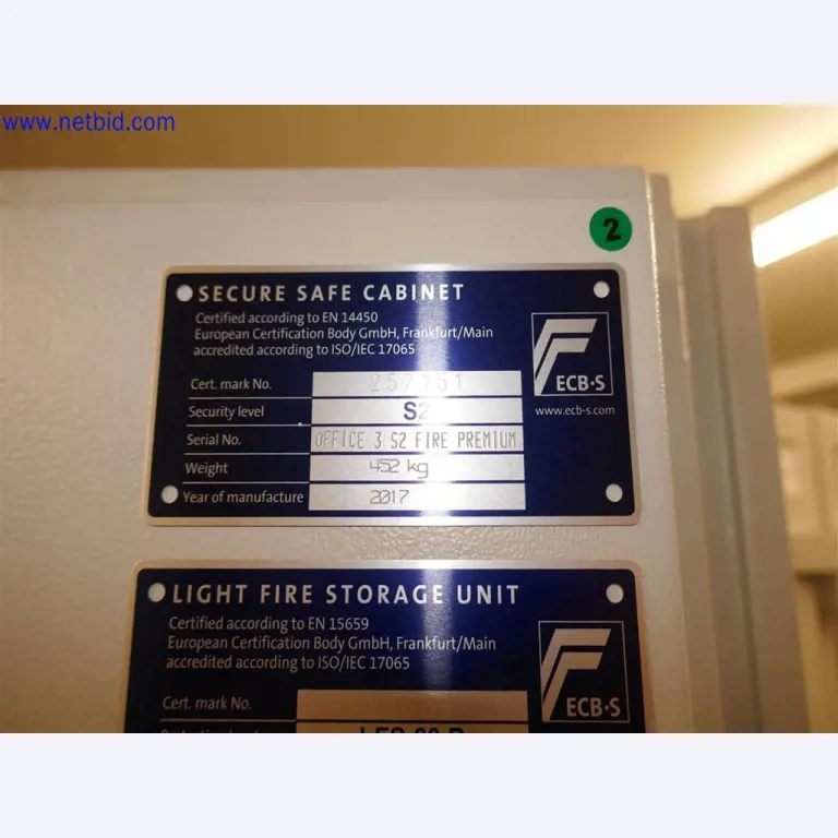 Dobře udržované a rozsáhlé laboratorní vybavení-3