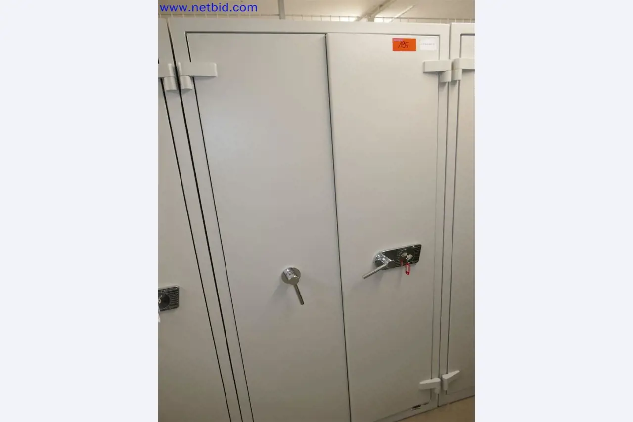 Gepflegte und umfangreiche Laborausstattung -2