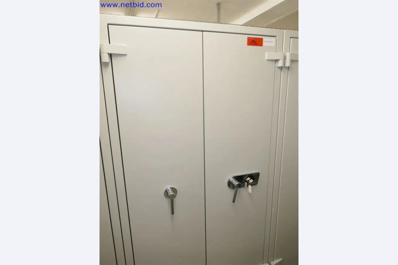 Dobře udržované a rozsáhlé laboratorní vybavení-1