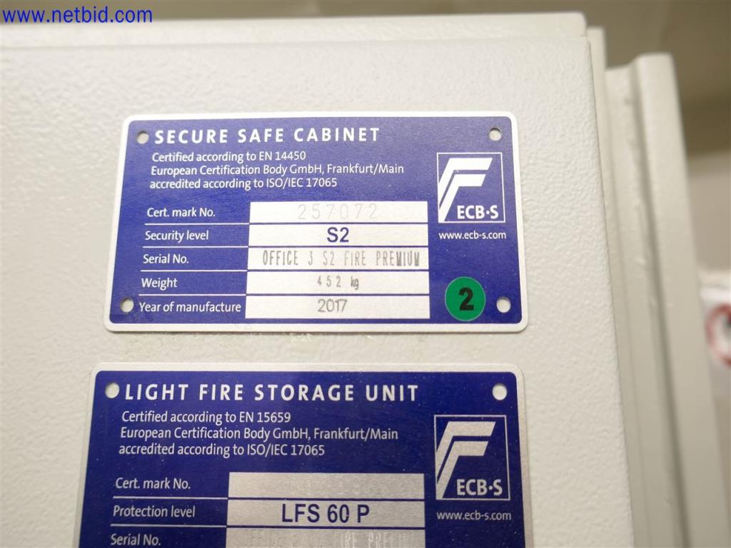 Gepflegte und umfangreiche Laborausstattung -2