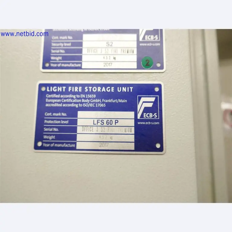 Dobře udržované a rozsáhlé laboratorní vybavení-3