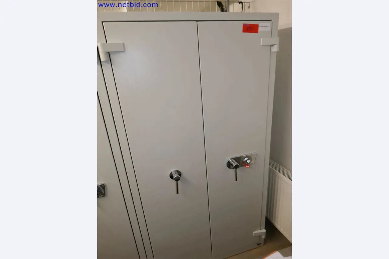 Equipos de laboratorio amplios y en buen estado-3