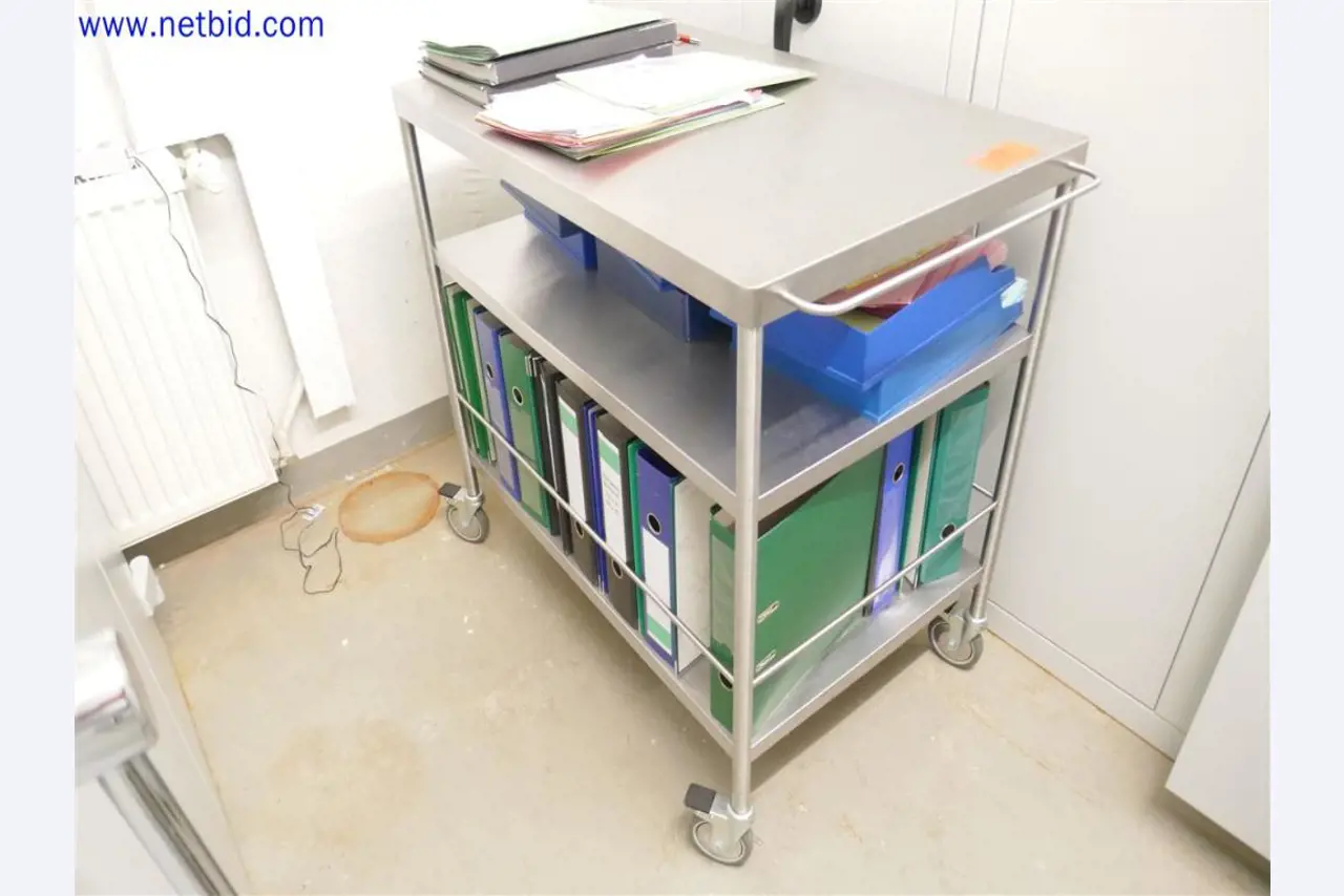 Dobře udržované a rozsáhlé laboratorní vybavení-1