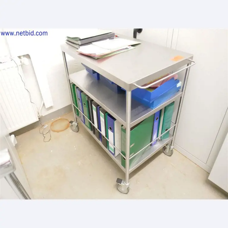 Dobře udržované a rozsáhlé laboratorní vybavení-1