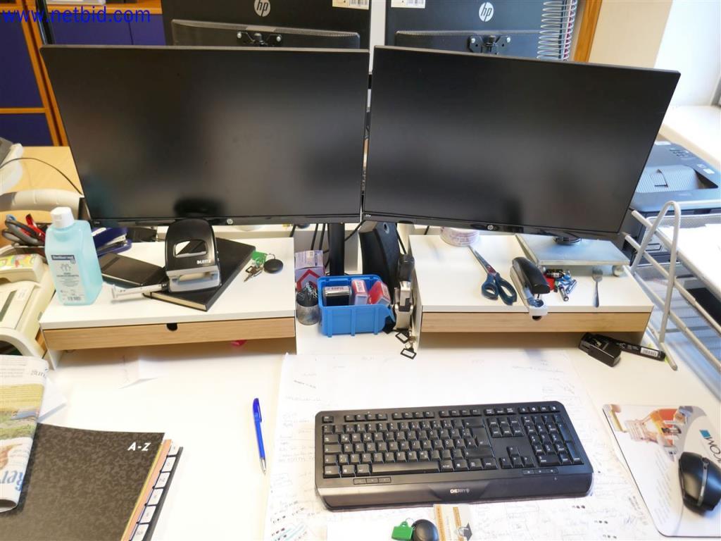 Equipos de laboratorio amplios y en buen estado-2