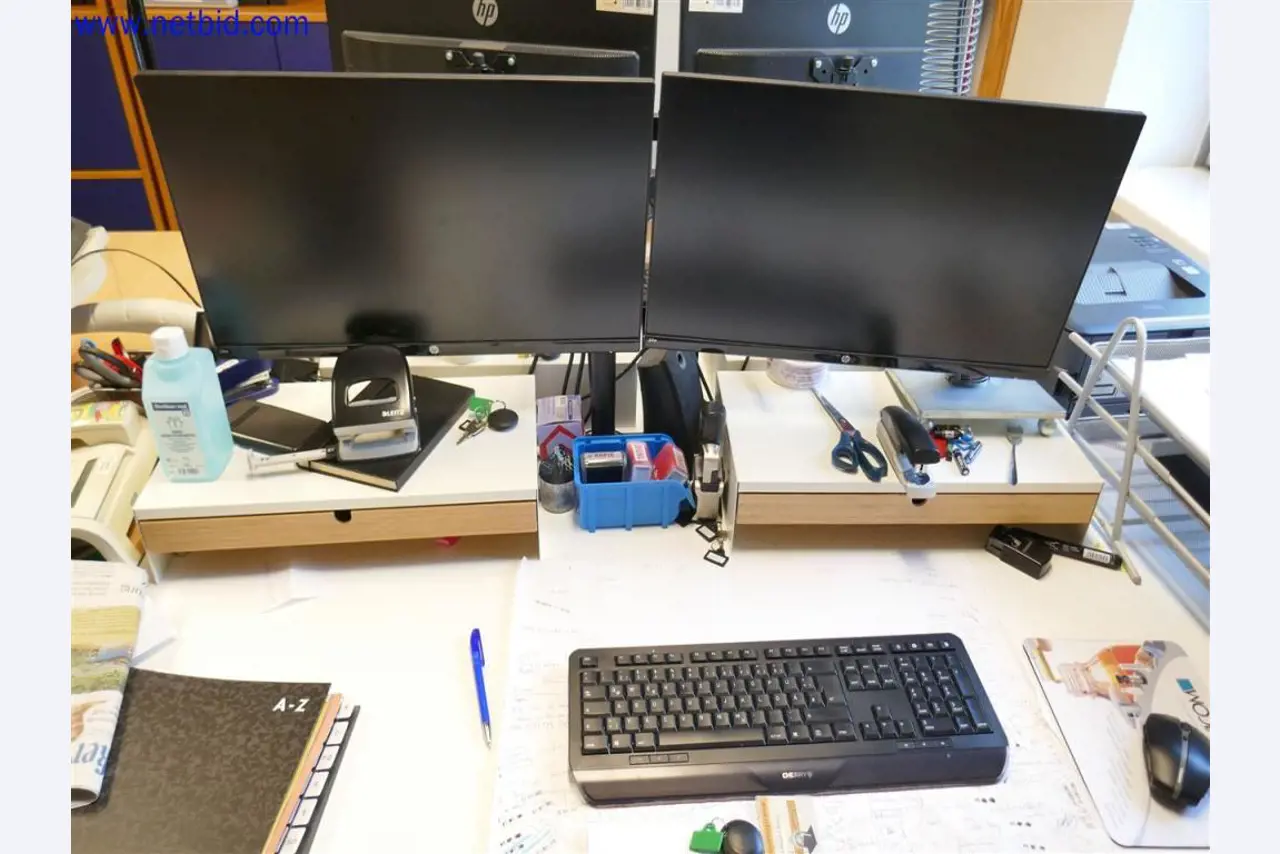 Gepflegte und umfangreiche Laborausstattung -2