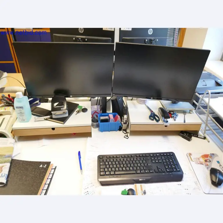 Gepflegte und umfangreiche Laborausstattung -2