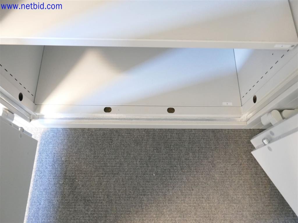 Equipamento de laboratório extenso e bem conservado-3