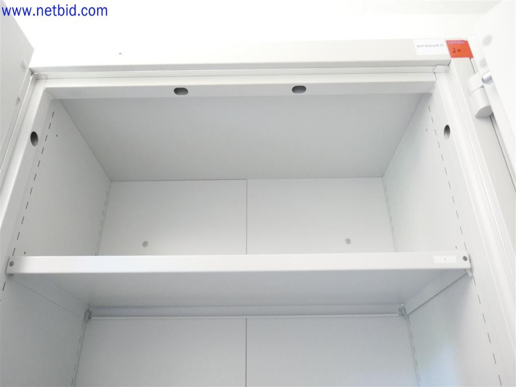 Equipamento de laboratório extenso e bem conservado-4