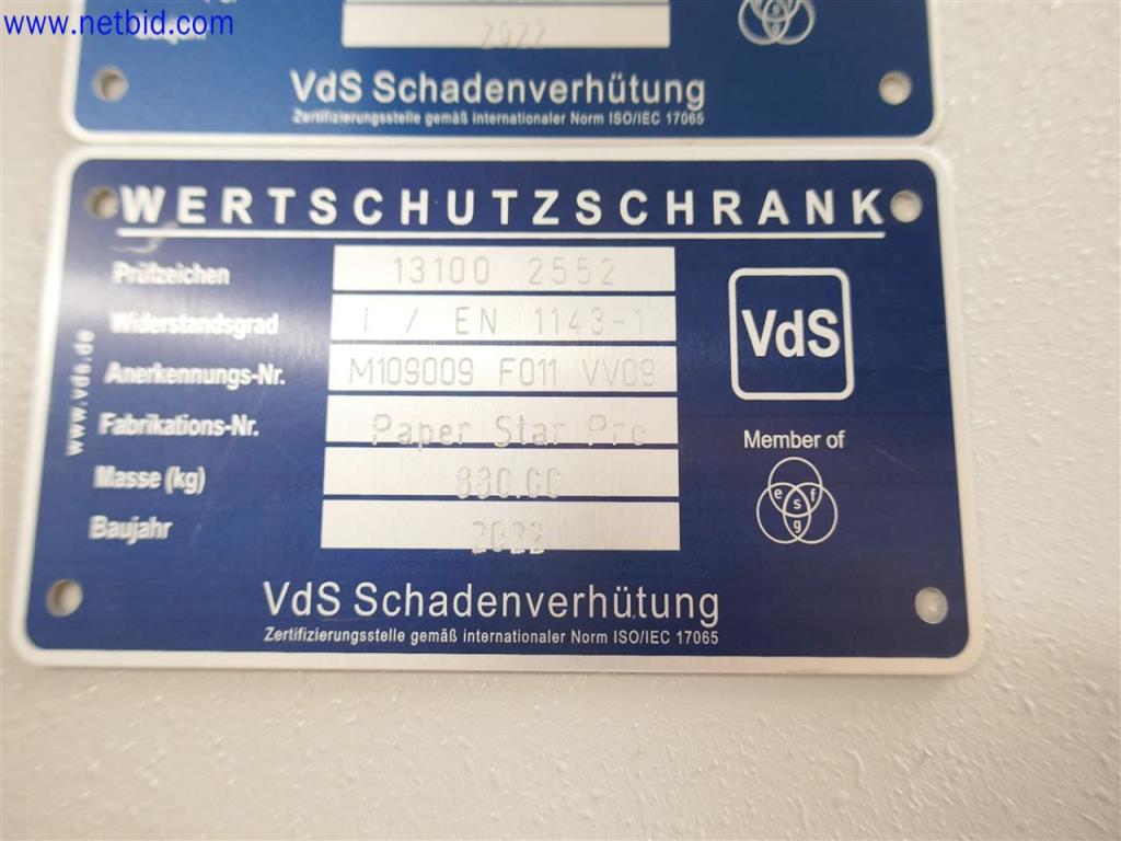 Equipos de laboratorio amplios y en buen estado-3