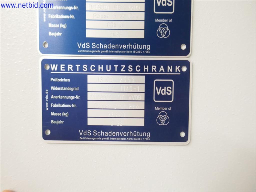 Dobře udržované a rozsáhlé laboratorní vybavení-2