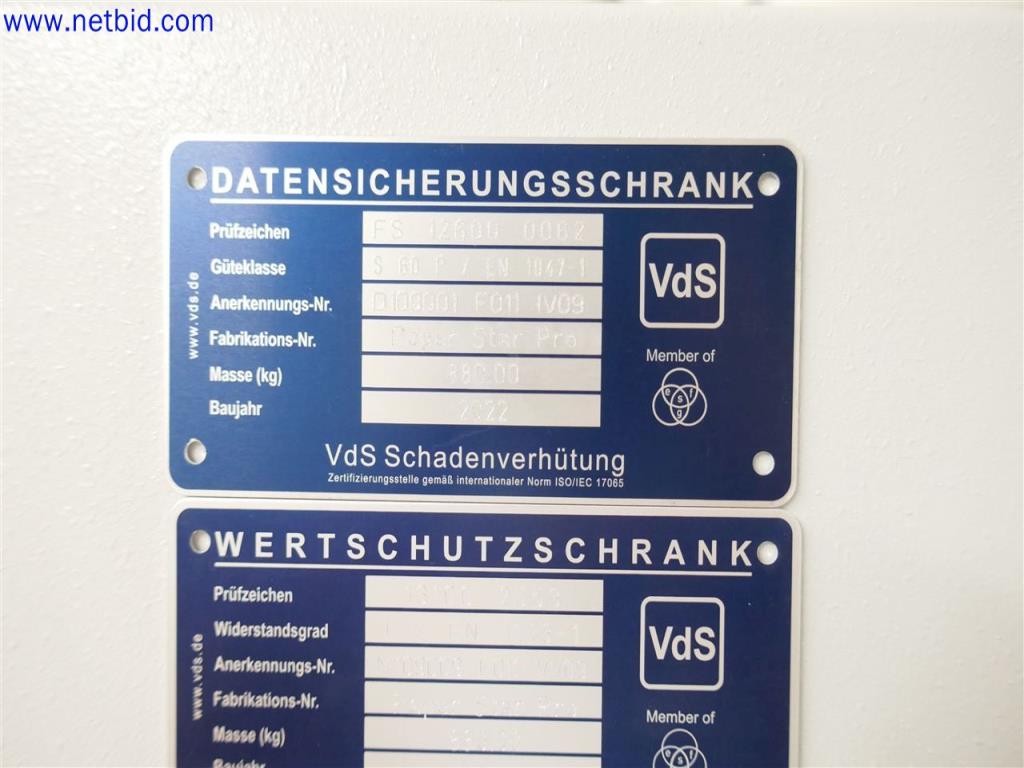 Dobře udržované a rozsáhlé laboratorní vybavení-3