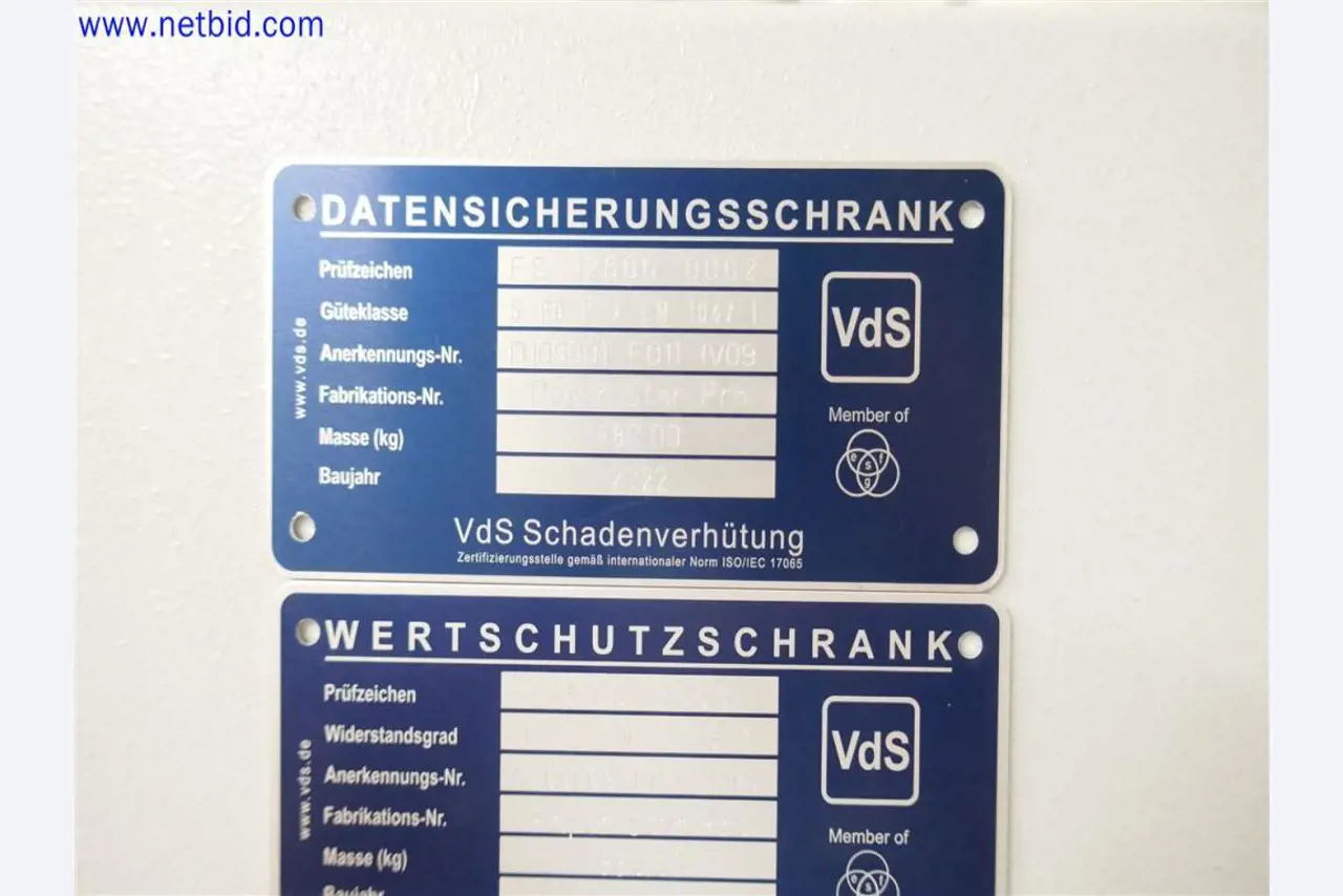 Dobře udržované a rozsáhlé laboratorní vybavení-3