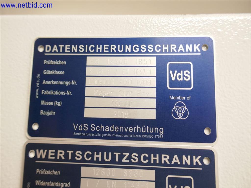 Dobře udržované a rozsáhlé laboratorní vybavení-2