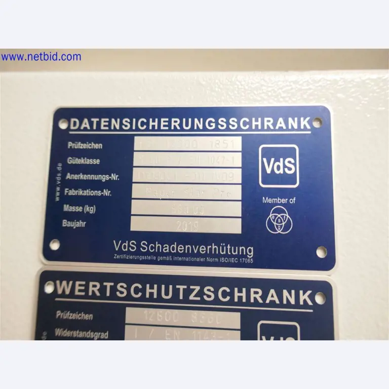 Dobře udržované a rozsáhlé laboratorní vybavení-2