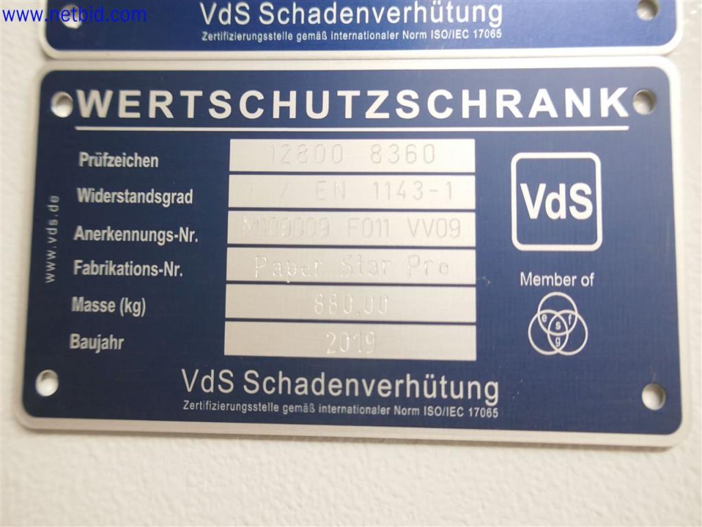 Dobře udržované a rozsáhlé laboratorní vybavení-3