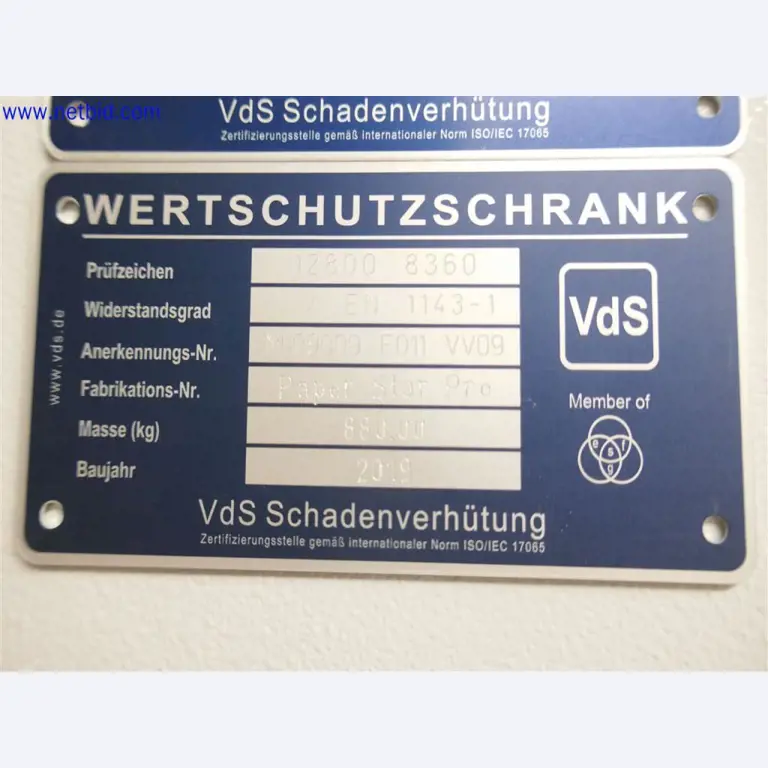 Dobře udržované a rozsáhlé laboratorní vybavení-3