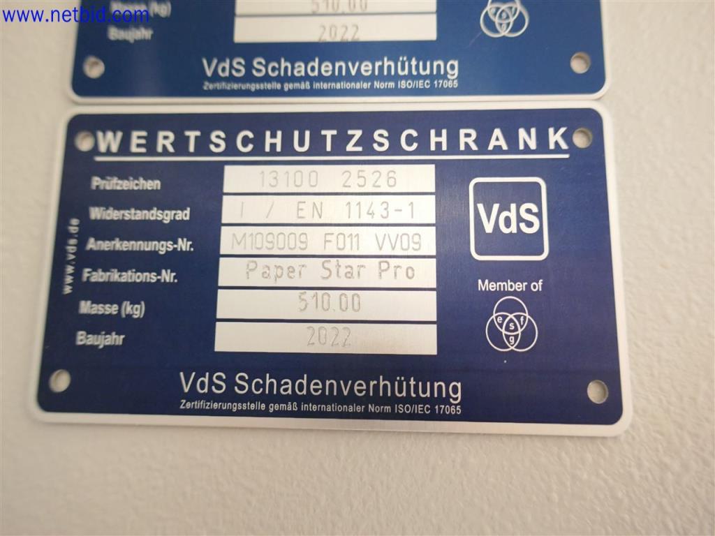 Gepflegte und umfangreiche Laborausstattung -2