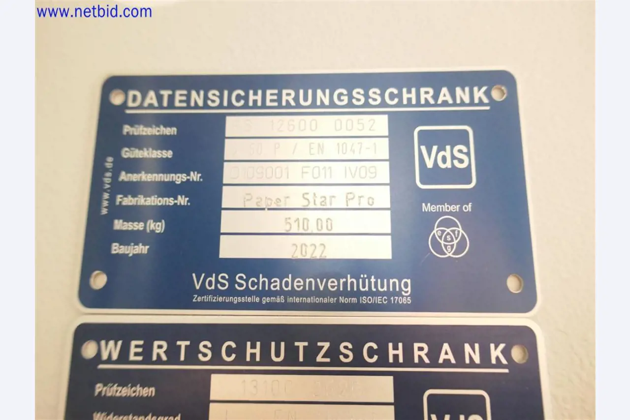 Equipos de laboratorio amplios y en buen estado-3