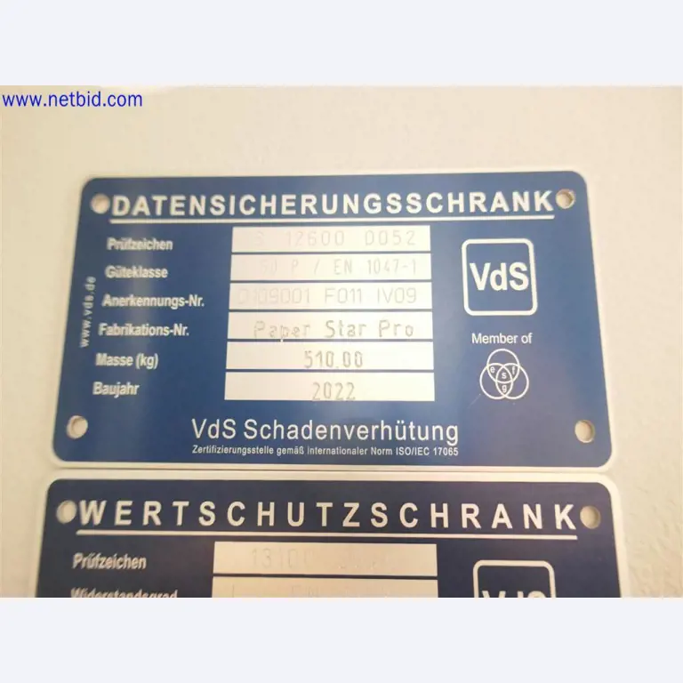 Equipos de laboratorio amplios y en buen estado-3