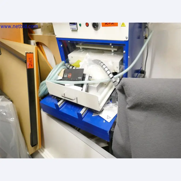 Dobře udržované a rozsáhlé laboratorní vybavení-1