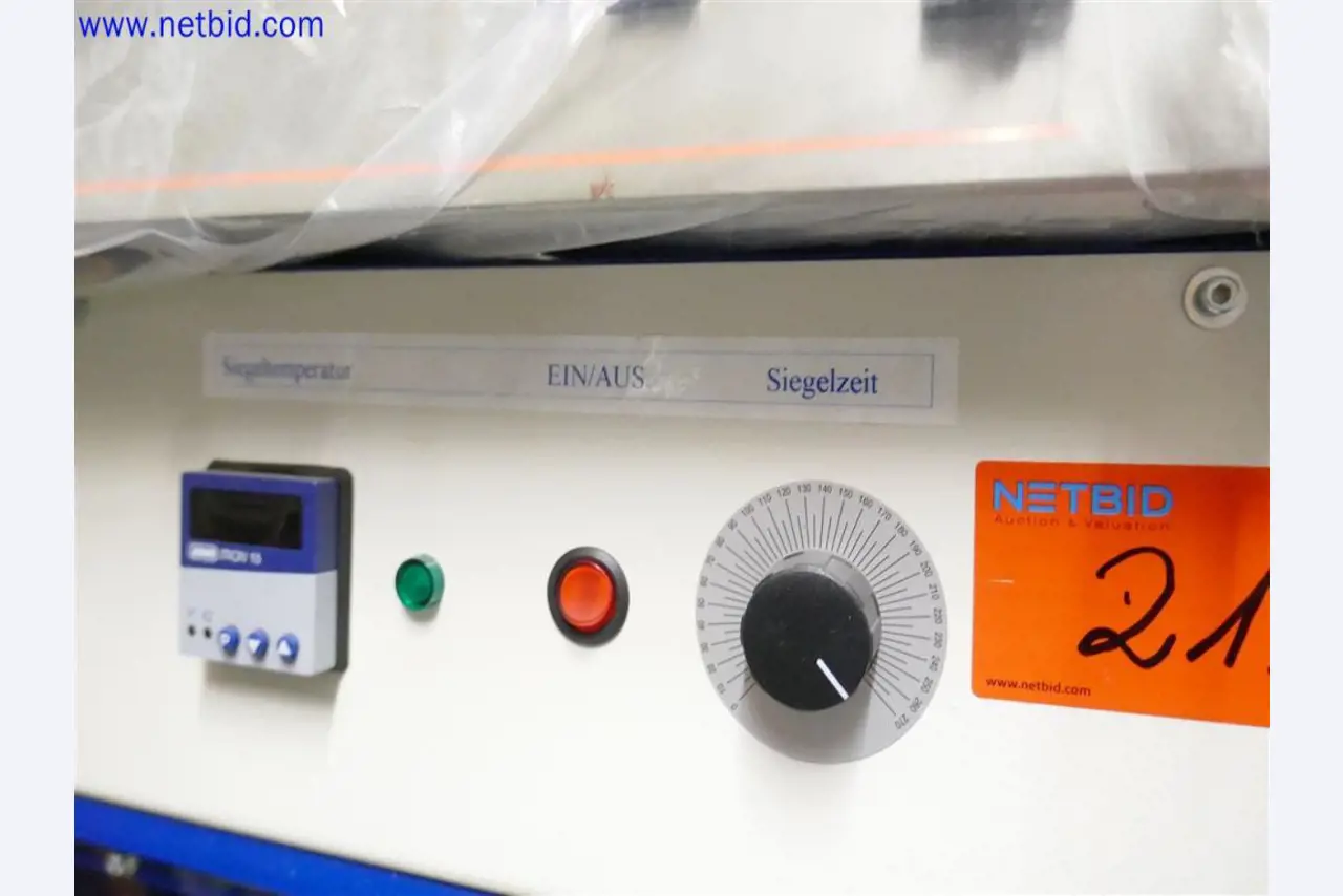 Dobře udržované a rozsáhlé laboratorní vybavení-2