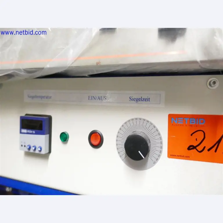 Dobře udržované a rozsáhlé laboratorní vybavení-2