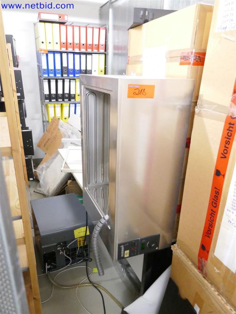 Gepflegte und umfangreiche Laborausstattung -1