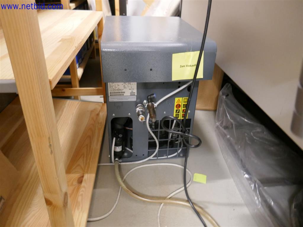 Gepflegte und umfangreiche Laborausstattung -2