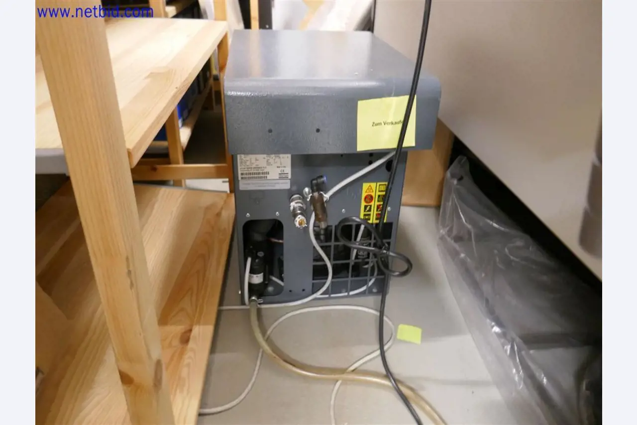 Well-maintained and extensive laboratory equipment-2